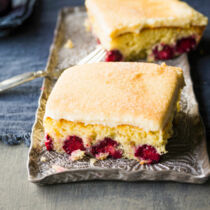 Walnuss-Himbeerschnitten