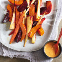 Winter-Ofengemüse mit Paprika-Mango-Dip