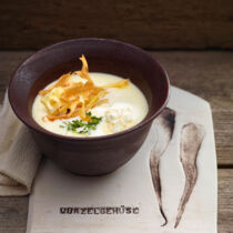 Pastinakencremesuppe mit Chips