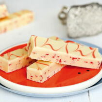 Weißer Erdbeer-Fudge