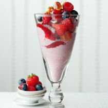 Frozen Haferjoghurt mit Macadamiakrokant Frozen Haferjoghurt mit Macadamiakrokant