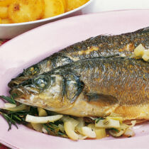 Wolfsbarsch mit Knoblauch und Fenchel Wolfsbarsch mit Knoblauch und Fenchel