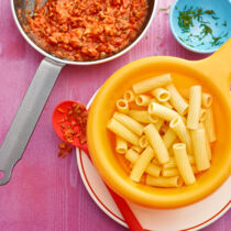 Nudeln mit Thunfisch-Sauce