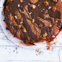 Honigkuchentorte mit Walnussfüllung Honigkuchentorte mit Walnussfüllung