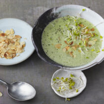 Spargel-Kräuter-Suppe Spargel-Kräuter-Suppe