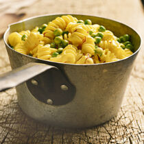 Pasta mit Safranerbsen