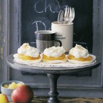 Apfel-Shortbread mit Ingwersahne Apfel-Shortbread mit Ingwersahne