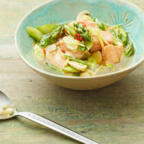 Spargelsuppe mit Fisch und Zitronengras