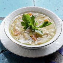 WEISSE BOHNEN AUF PILAKI-ART