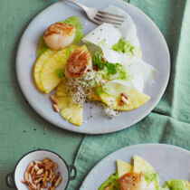 Kohlrabi-Ananas-Carpaccio mit Jakobsmuscheln