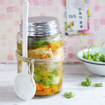 Asia-Suppe aus dem Glas Asia-Suppe aus dem Glas