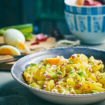 Kartoffelsalat mit Zwiebel-Dreierlei Kartoffelsalat mit Zwiebel-Dreierlei