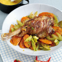 Gänsekeulen mit Ananas und Sellerie Gänsekeulen mit Ananas und Sellerie