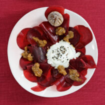 Rote-Bete-Carpaccio mit Feigen-Vinaigrette und Ziegenkäse