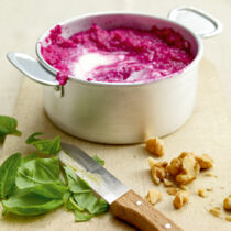 Rote-Bete-Sauce mit Walnüssen
