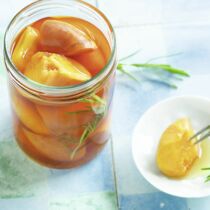 Gebackene Pfirsiche mit Rosmarin Gebackene Pfirsiche mit Rosmarin