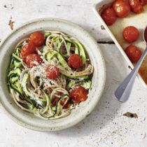 Zucchini-Bärlauch-Pasta mit Tomaten