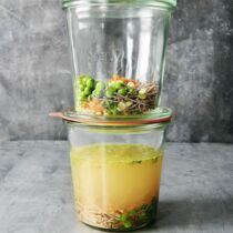 Instant-Nudelsuppe Instant-Nudelsuppe