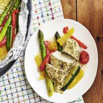 Hähnchen und Gemüse aus der Folie Hähnchen und Gemüse aus der Folie