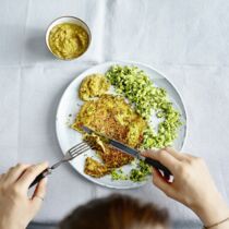 Sunshine-Zucchini-Pancakes mit Brokkoli-Reis Sunshine-Zucchini-Pancakes mit Brokkoli-Reis