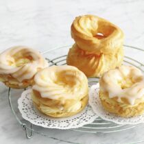 Brandteigkringel mit Vanillefüllung Brandteigkringel mit Vanillefüllung