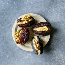 Medjool-Datteln mit Mandelmus Medjool-Datteln mit Mandelmus