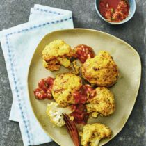 Blumenkohl-Shawarma-Bites mit Tomaten-Paprika-Dip Blumenkohl-Shawarma-Bites mit Tomaten-Paprika-Dip