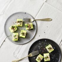 Gurkenhappen mit Ziegenkäse Gurkenhappen mit Ziegenkäse