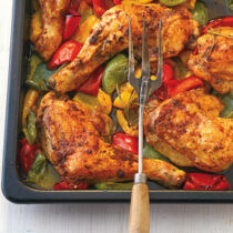 Hähnchenkeulen auf Paprikagemüse