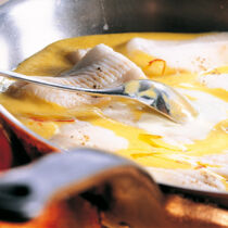 Schollenfilets in Safran-Sahne