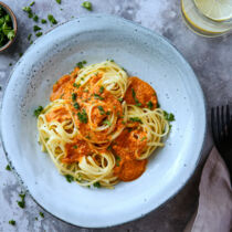 Nudeln mit Veganer Paprika Sauce