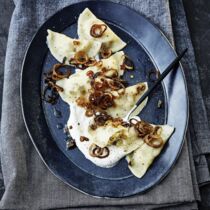 Pierogi mit Sauerkraut-Pilz-Füllung Pierogi mit Sauerkraut-Pilz-Füllung