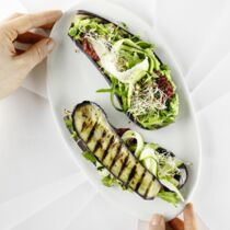 Auberginen-Sandwiches
mit Erbsencreme Auberginen-Sandwiches
mit Erbsencreme