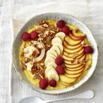 Süsse Smoothie-Bowl mit
Hafer-Kokos-Crunch Süsse Smoothie-Bowl mit
Hafer-Kokos-Crunch