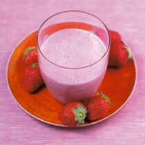 Mandel-Buttermilch mit Erdbeeren