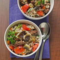 Pilaw mit Hackfleisch und Gemüse