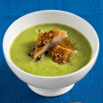 Zucchinisuppe mit Pfeffermakrele Zucchinisuppe mit Pfeffermakrele