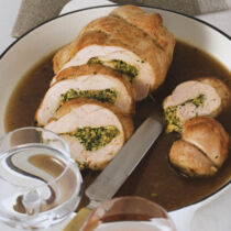 Gefüllter Putenrollbraten zu Tomatenreis