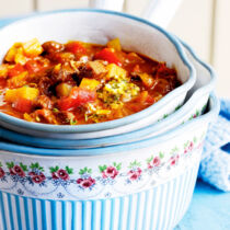 Ungarische Gulaschsuppe mit Gewürzbutter
