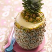Piña-colada-Eis mit Ananas Piña-colada-Eis mit Ananas