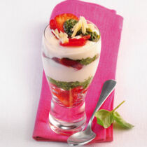 Joghurtcreme mit süßem Pesto Joghurtcreme mit süßem Pesto