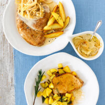 Schnitzel mit Kartoffelspalten