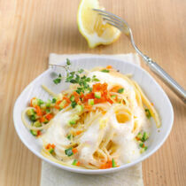 Nudeln mit luftigem Zitronenschaum Nudeln mit luftigem Zitronenschaum