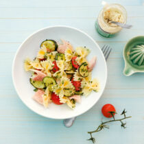 Nudelsalat mit geräucherter Forelle