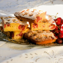 Blechkuchen mit Kirschen
