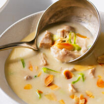 Hühnercremesuppe mit Mandeln