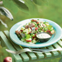 Heringssalat mit Gurken und Schnittlauch Heringssalat mit Gurken und Schnittlauch