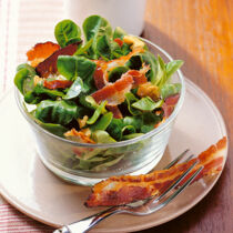 Vogerlsalat mit Speck und Nüssen Vogerlsalat mit Speck und Nüssen