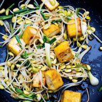 Sojasprossen mit Tofu (Pad Tua Ngog Sai Tahu)