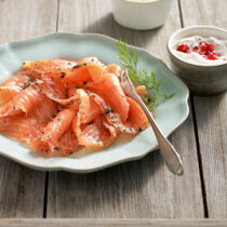 Gebeizter Lachs mit Kräutern